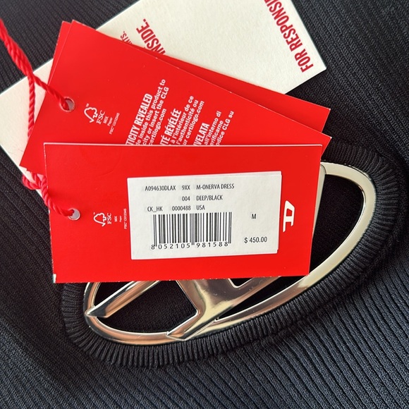 M-Onerva
$450.00
Short dress with cut-out and logo plaque - Picture 7 of 7